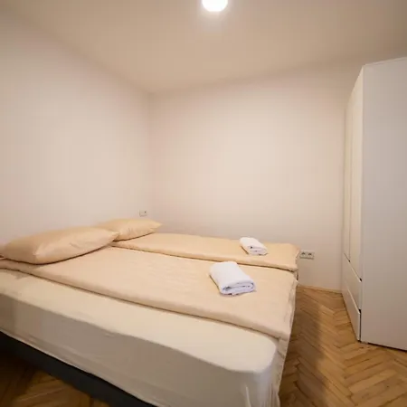 Four Seasons Lägenhet *