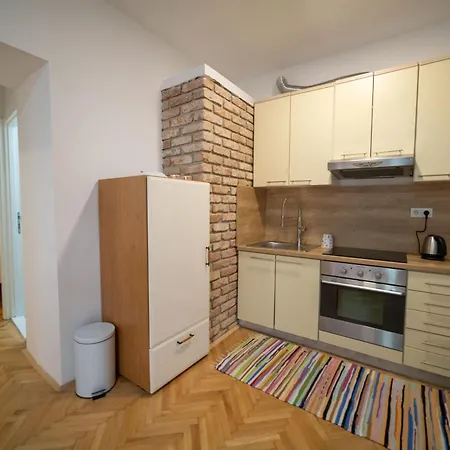 Four Seasons Lägenhet