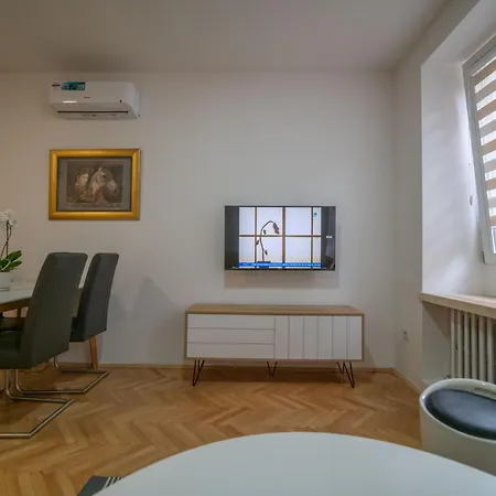 Four Seasons Lägenhet *