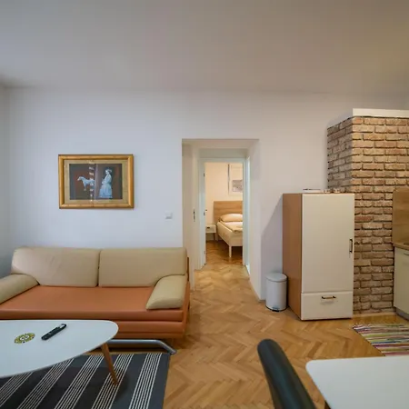 Four Seasons Lägenhet *