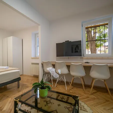 Four Seasons Lägenhet *