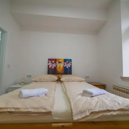 Four Seasons Lägenhet