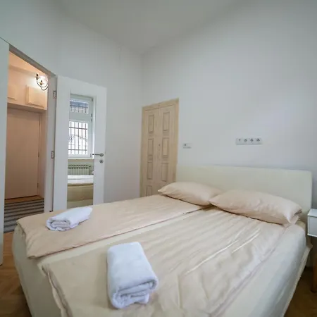 Four Seasons Apartament *