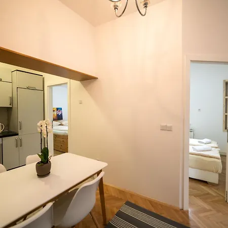 Four Seasons Apartament