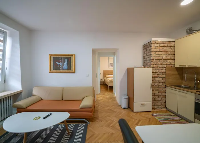 Four Seasons Apartment *