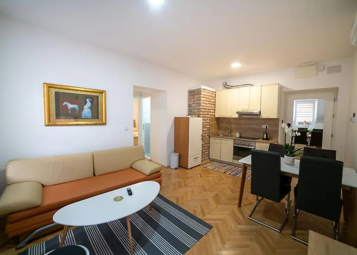 Apartment Four Seasons