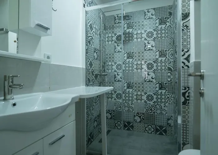 Four Seasons Apartment *